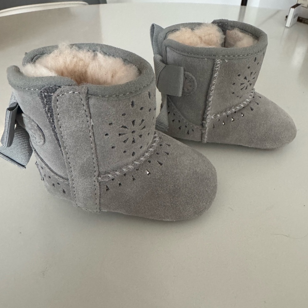 Cozy Gray UGG Infant Booties Size 0/1